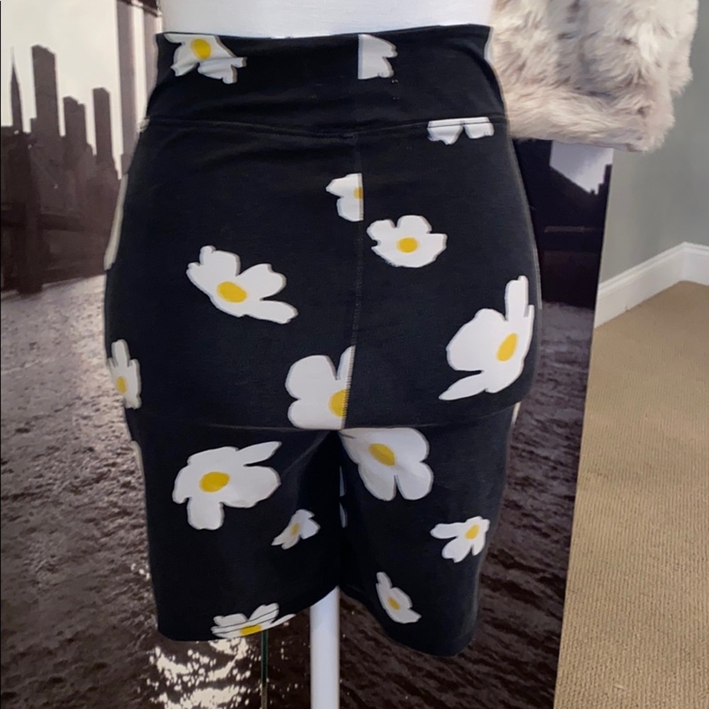 Bermuda shorts - Picture 2 of 2